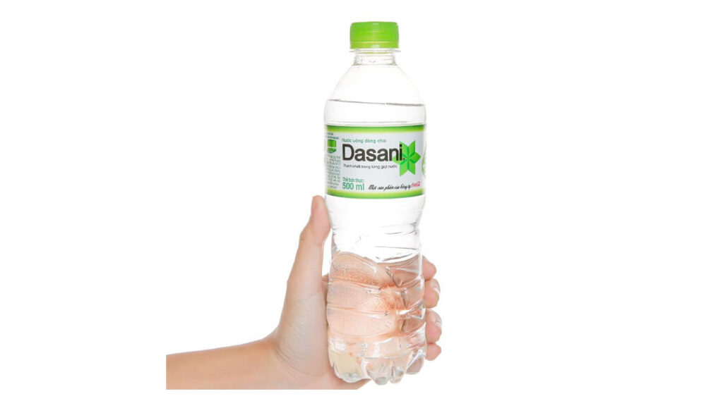 Nước tinh khiết Dasani với thiết kế chai hiện đại