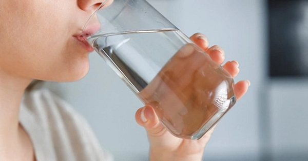 Uống nước đúng thời điểm giúp làn da luôn căng mịn, khỏe mạnh