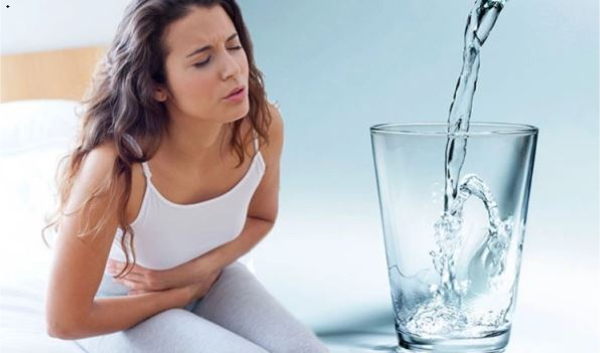 Đầy bụng, buồn nôn sau khi uống nước ion kiềm có độ pH cao