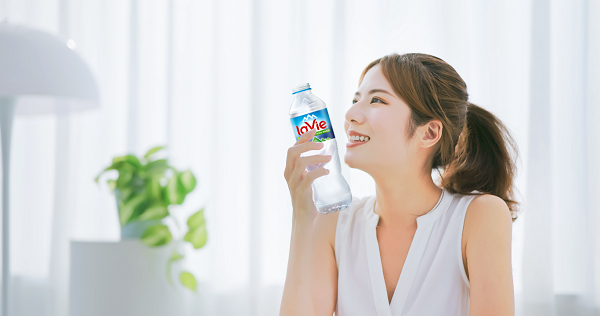 Thói quen uống nước Lavie giúp giữ dáng và làm đẹp da