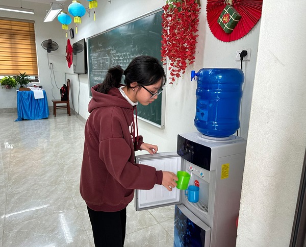 Bình nước 20L thiết kế úp ngược, chuyên dùng cho máy nóng lạnh tại các trường học