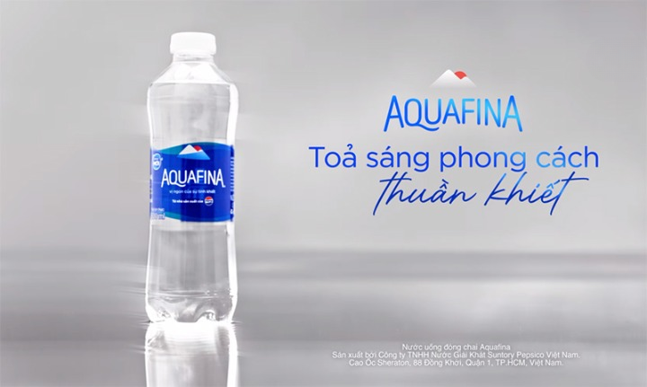Nước Aquafina nước tinh khiết đóng chai của PepsiCo