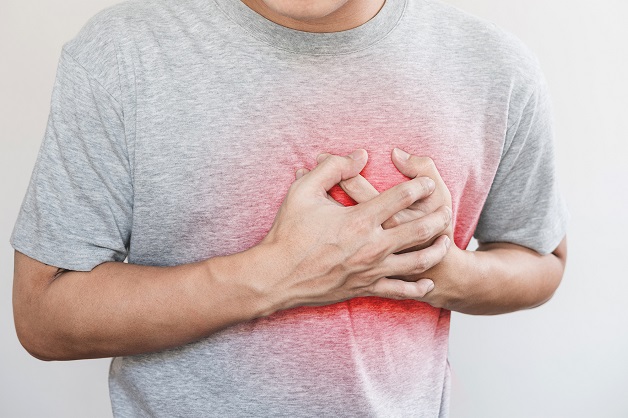 Người bị bệnh tim mạch hạn chế uống nước khoáng hằng ngày