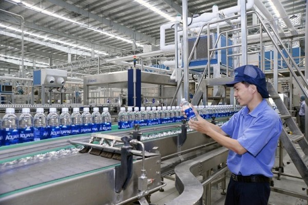Quy trình sản xuất nước suối Aquafina tự động hoá, hiện đại