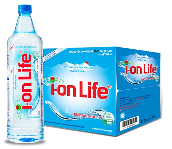 Nước ion kiềm đóng chai giúp trung hòa axit dư, cải thiện hệ tiêu hoá
