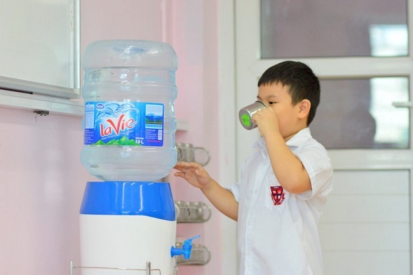 Đặt nước đóng bình cho trường học tại Nước uống Thanh Vy